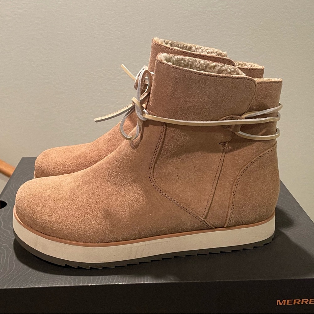 Like New (worn once) MERREL Juno Bluff Polar Waterproof boots, Wms Size 9.5